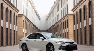 Toyota Camry bản hybrid giá 1,441 tỷ đồng