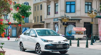 Nhiều khách hàng chờ đợi ưu đãi để sở hữu xe Toyota