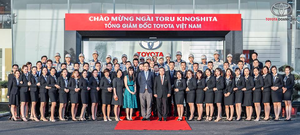 cán bộ nhân viên toyota doanh thu tiếp đón ngài tổng giám đốc toyota việt nam